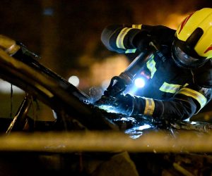 17.10.2022., Zagreb - U naselju Travno doslo je do pozara na osobnom automobilu koji su vatrogasci brzo ugasili. Photo: Marko Lukunic/PIXSELL