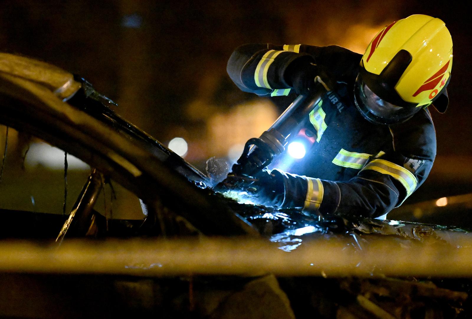 17.10.2022., Zagreb - U naselju Travno doslo je do pozara na osobnom automobilu koji su vatrogasci brzo ugasili. Photo: Marko Lukunic/PIXSELL