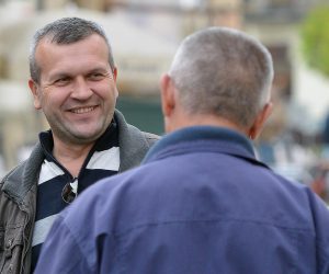 17.11.2015., Varazdin - Novoizabrani saborski zastupnik HDZ-a Andjelko Stricak porazgovao je na glavnom gradskom trgu s gradjanima.rPhoto: Marko Jurinec/PIXSELL