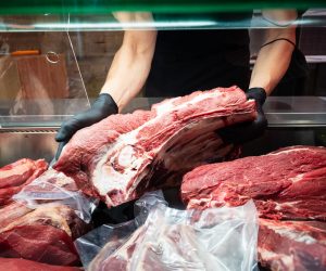 18.07.2021., Makarska - U sklopu restorana Papar Grill poznatog po rostilju otvorena je i mesnica, prva u Hrvatskoj koja se nalazi u sklopu lokala."nPhoto: Milan Sabic/PIXSELL