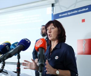 18.07.2022., Zagreb, Hrvatski lijecnicki sindikat i Hrvatska lijecnička komora - pressica o sustava koeficijenata za place, radnopravnog statusa lijecnika i posljedica za buducnost hrvatskog javnog zdravstvenog sustava. Govorili su mr.sc. Renata Culinovic-Caic, predsjednica HLS-a i doc.dr.sc. Kresimir Luetic, predsjednik HLK-a, Vesna Potocki Rukavina i primarijus Boris Ujevic Photo: Emica Elvedji/PIXSELL