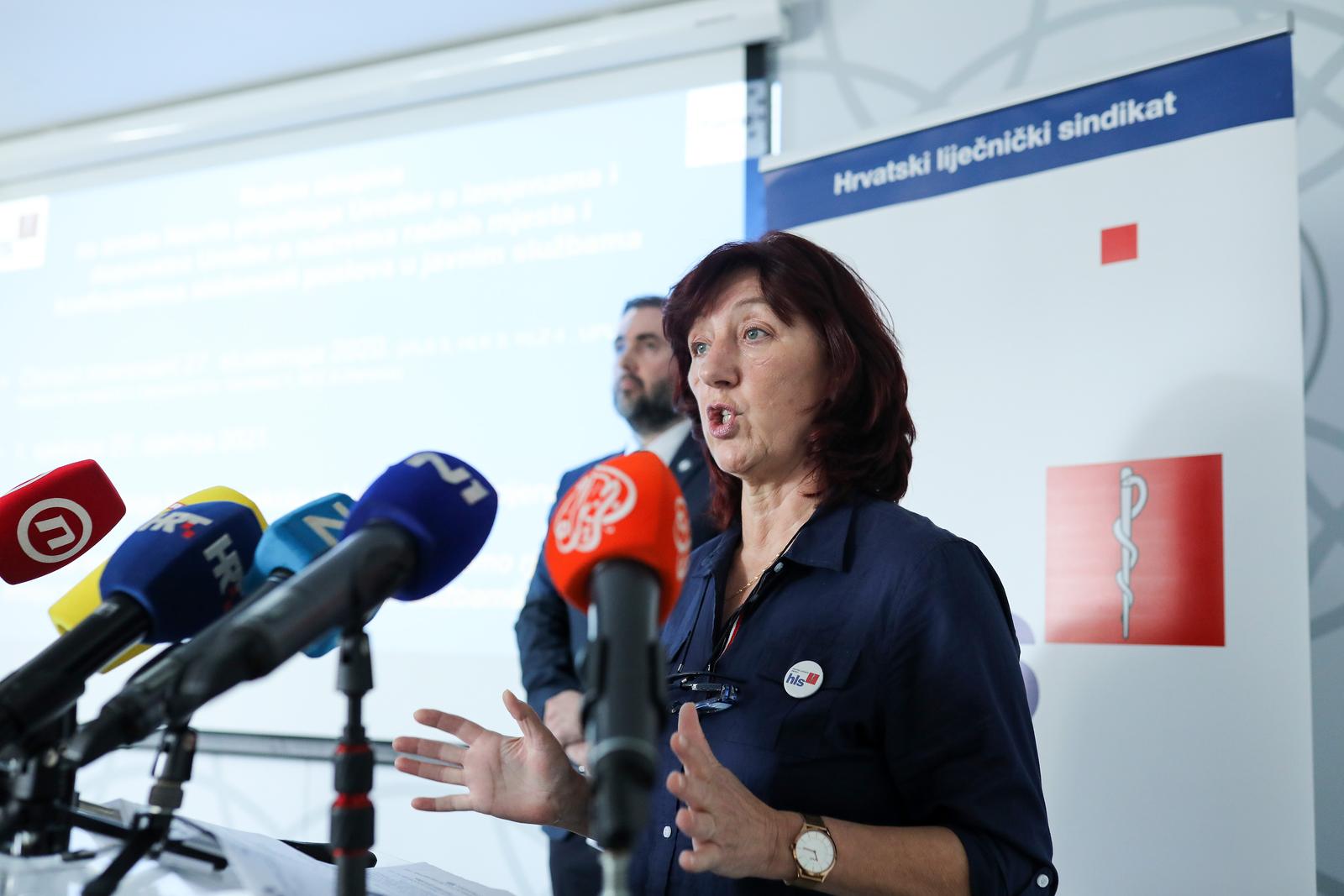 18.07.2022., Zagreb, Hrvatski lijecnicki sindikat i Hrvatska lijecnička komora - pressica o sustava koeficijenata za place, radnopravnog statusa lijecnika i posljedica za buducnost hrvatskog javnog zdravstvenog sustava. Govorili su mr.sc. Renata Culinovic-Caic, predsjednica HLS-a i doc.dr.sc. Kresimir Luetic, predsjednik HLK-a, Vesna Potocki Rukavina i primarijus Boris Ujevic Photo: Emica Elvedji/PIXSELL