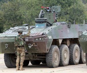 20.09.2016., Slunj - Na vojnom poligonu Eugen Kvaternik odrzava se medjunarodna vojna vjezba Immedaite response 16. Na slunjskom poligonu je 500 vojnika iz 10 zemalja. U cijeloj vojnoj vjezbi koja se paralelno odvija u Hrvatskoj i Sloveniji sudjeluje oko dvije tisuce vojnika, a cilj vjezbe je uvjezbati clanice NATO saveza za borbene misije u svijetu. Photo: Kristina Stedul Fabac/PIXSELL