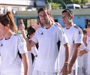 20.09.2022., Hvar - Na nogometnom igralistu NK Hvar odrzana je utakmica u sklopu projekta "Nogomet u skolama" na kojoj su sudjelovala djeca iz lokalne skole i nogometne legende. Darijo Srna, Luis Figo Photo: Ivo Cagalj/PIXSELL
