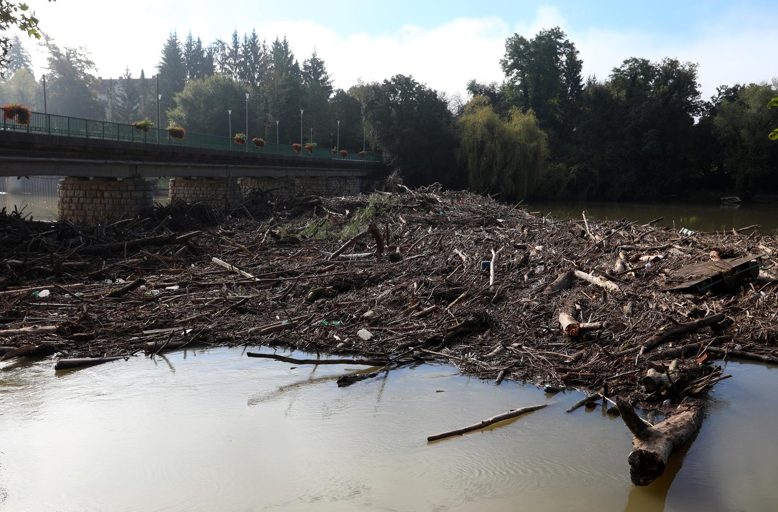 20.09.2022., Ozalj - Reportaza sa mjestanima Ozlja, zaseoka Trg, Levkusje i Brodarci koji su najvise stradali za vrijeme poplave i izlijevanjem rijeke Kupe.  Photo: Kristina Stedul Fabac/PIXSELL