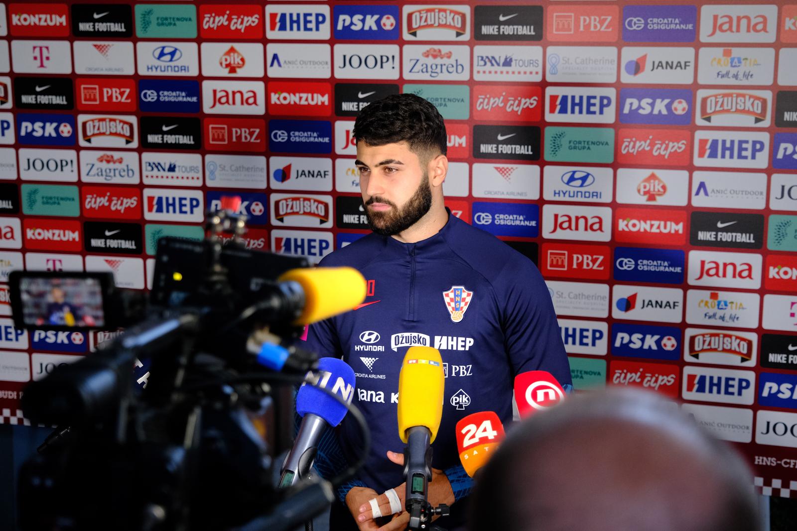 20.09.2022., Zagreb - Josko Gvardiol dao je izjavu  za medije prije treninga nogometne reprezentacije na pomocnom terenu Hitrec-Kacian. Photo: Slaven Branislav Babic/PIXSELL