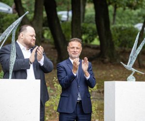 22.10.2022., Lovran - U gradskom parku "Komuscak" svecano je otkriven spomenik ukrajinskom knjizevniku i pjesniku Ivanu Franku. Predsjednik ukrajinskog parlamenta Ruslan Stefancuk, predsjednik Hrvatskog Sabora Gordan Jandrokovic Photo: Srecko Niketic/PIXSELL