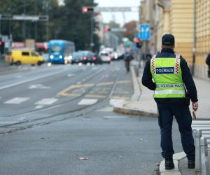 24.10.2022., Zagreb - Hotel Esplanade, osiguranje i povecan broj policijskih sluzbenika. Ocekuje se posebna regulacija prometa povodom odrzavanja Prvog parlamentarnog summita Medjunarodne krimske konferencije. Photo: Sanjin Strukic/PIXSELL