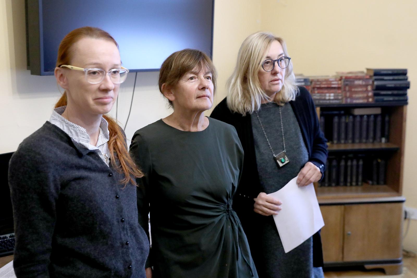 25.10.2022., Zagreb - Predstavnici Zenske mreze Hrvatske  govorili su na konferenciji za medije o Nacionalnom planu za ravnopravnost spolova kojeg je izradio vladin Ured za ravnopravnost spolova, a koji po njihovom misljenju pokazuje da se namjerava nastaviti politika ignoriranja zenskih prava. Photo: Patrik Macek/PIXSELL