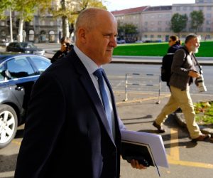 25.10.2022., Zagreb - Branko Bacic dolazi na sjednicu Predsjednistva Hrvatske demokratske zajednice u sredisnjicu stranke na Trgu zrtava fasizma. Photo: Slaven Branislav Babic/PIXSELL