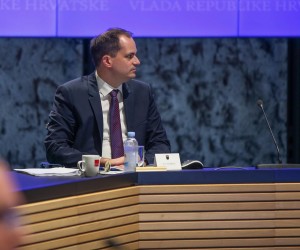 26.04.2022., Zagreb - Sastanak predstavnika pregovarackih odbora Vlade RH s celnicima pregovarackih odbora sindikata javnih sluzbi i sindikata drzavne sluzbe, o sklapanju temeljnog kolektivnog ugovora za sluzbenike i namjestenike u javnim sluzbama i kolektivnog ugovora za drzavne sluzbenike i namjestenike.Ivan Malenica. Photo: Matija Habljak/PIXSELL