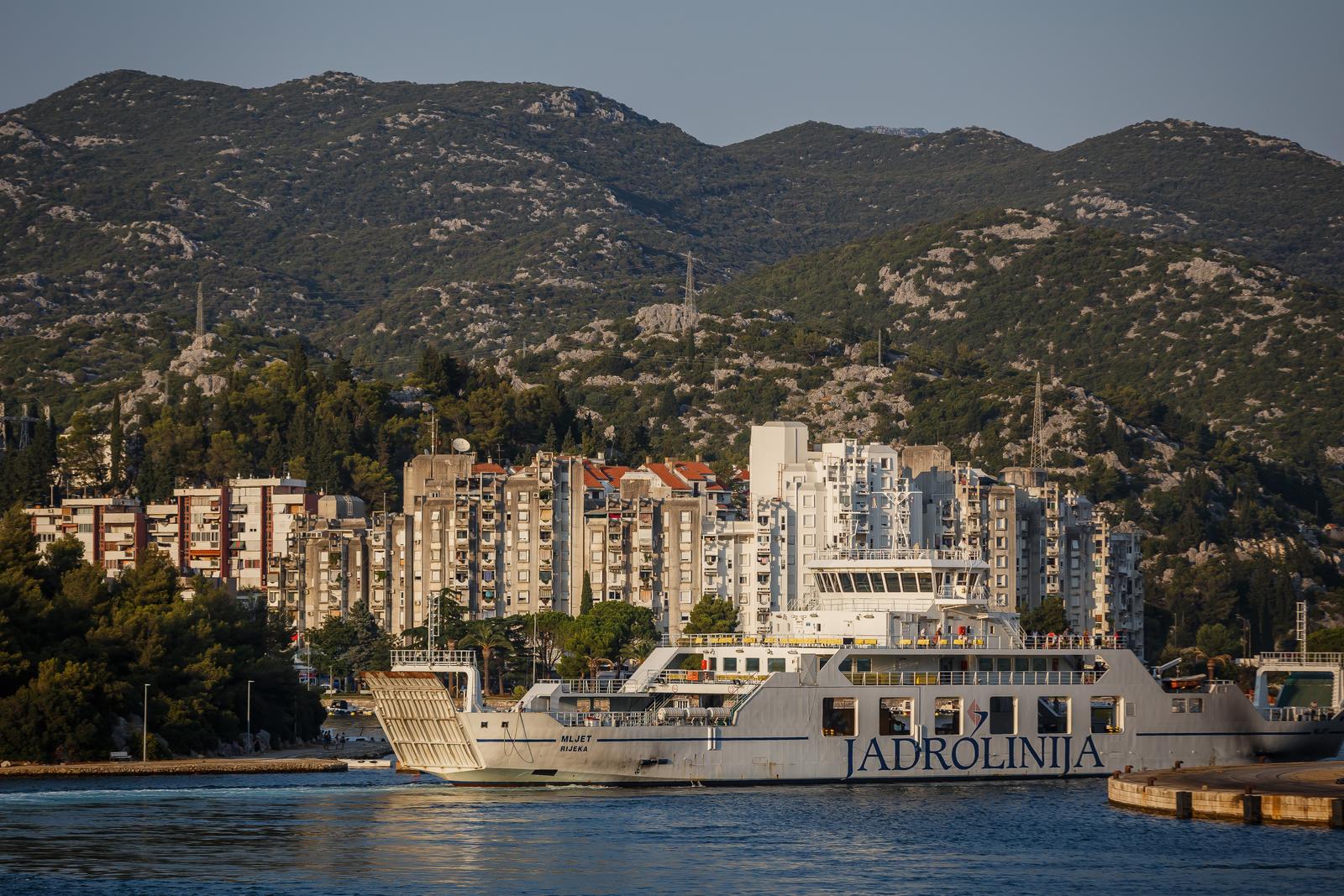 26.07.2022., Komarna - Atmosfera na trajetku "Hrvat" koji je vozio do Pelješkog mosta.  Jadrolinija je organizirala posebnu trajektnu liniju koja je docekala vatromet ispod mosta.  Photo: Zvonimir Barisin/PIXSELL