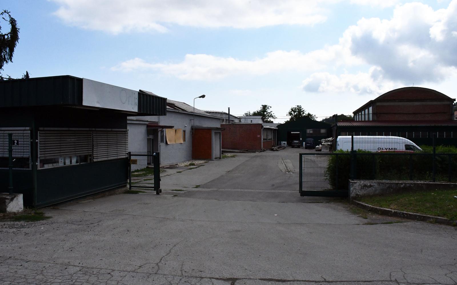 26.08.2021., Pozega - Nekoliko preostalih radnica pozeske tekstilne tvrtke Orljava u vlasnistvu drzave, koje su tamo ostale nakon sto je firma otisla u stecaj."nPhoto: Ivica Galovic/PIXSELL