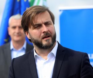 27.04.2022., Karlovac - Svecano  obiljezavanje dovrsetka radova na nasipima uz Koranu i Mreznicu na lokaciji Logoriste-Mala Svarca-Turanjski Poloj, ukupne duljine 5,8 km koji je realiziran u sklopu EU projekta „Sustav zastite od poplava karlovacko-sisackog podrucja, 1. faza- karlovacko podrucje“. Svecanosti su nazocili ministar gospodarstva i odrzivog razvoja Tomislav Coric, zupanica Karlovacke zupanije Martina Furdek Hajdin, gradonacelnik grada Karlovca Damir Mandic te generalni direktor Hrvatskih voda Zoran Durokovic sa suradnicima.
  Photo: Kristina Stedul Fabac/PIXSELL