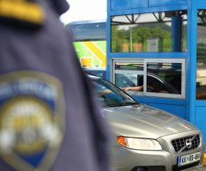 27.06.2017., Samobor - Premijer Republike Hrvatske Andrej Plenkovic i ministar unutarnjih poslova Davor Bozinovic nazocio je pustanju u rad i predstavljanju Schengenskog informacijskog sustava na granicnom prijelazu Bregana. rPhoto: Zeljko Lukunic/PIXSELL