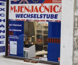 27.07.2022.,Sibenik - Na jednoj od mjenjacnica u gradu Sibeniku tecaj Eura je 7,1 kuna za 1 euro.   Photo: Dusko Jaramaz/PIXSELL