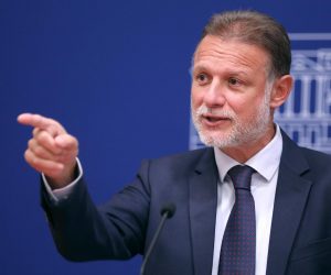 27.09.2022., Zagreb - Na konferenciji za medije odrzanoj u Saboru Gordan Jandrokovic komentirao je zakljucke predsjednistva i prijedloge za bolji rad na plenarnoj sjednici.
 Photo: Patrik Macek/PIXSELL