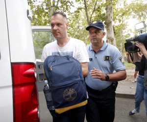 28.08.2022., Zagreb - Uhiceni u akciji policije i USKOK-a zbog sumnje u malverzacije s prirodnim plinom dolaze na Zupanijski sud. Damir Skugor, direktor Inina Sektora za trgovinu prirodnim plinom. Photo: Slavko Midzor/PIXSELL