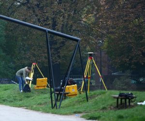 28.10.2015., Zagreb - Geodetska mjerenja na srednjoskolskom igralistu koje je smjesteno izmedju Klaiceve ulice na sjeveru i Ulice Izidora Krsnjavoga, a gradjani i skolarci koriste ga za sportsku rekraciju. Photo: Sanjin Strukic/PIXSELL