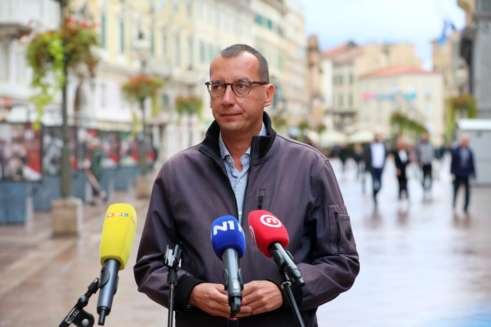 29.09.2022., Rijeka - Gradonacelnik Rijeke Marko Filipovic, dogradonacelnica Sandra Krpan i zapovjednik JVP Hinko Mance na Korzu dali izjavu povodom poplave izazvane jakom kisom.
  Photo: Goran Kovacic/PIXSELL