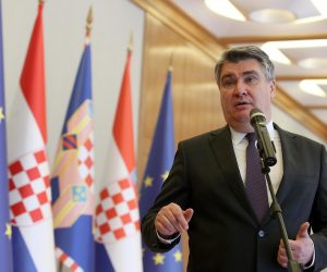 29.09.2022., Zagreb - Predsjednik Republike i vrhovni zapovjednik Oruzanih snaga Republike Hrvatske Zoran Milanovic uprilicio je prijam u prigodi obiljezavanja Dana policije na kojem je urucio odlikovanja aktivnim i umirovljenim djelatnicima Ministarstva unutarnjih poslova Republike Hrvatske te Policijskoj postaji Omis. Predsjednik Zoran Milanovic nakon prijema okupljenim medijima dao je izjave. Photo: Goran Stanzl/PIXSELL