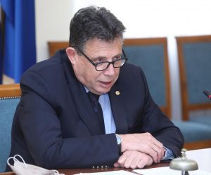 30.04.2021., Zagreb - Drzavno izborno povjerenstvo (DIP) odrzalo je u Saboru konferenciju za medije o zavrsetku roka za kandidiranje, objavi pravovaljanih lista i kandidatura, organizaciji glasanja u Sisacko moslavackoj zupaniji te nadzoru financiranja izborne promidzbe. Predsjednik DIP-a DJuro Sessa Photo: Patrik Macek/PIXSELL