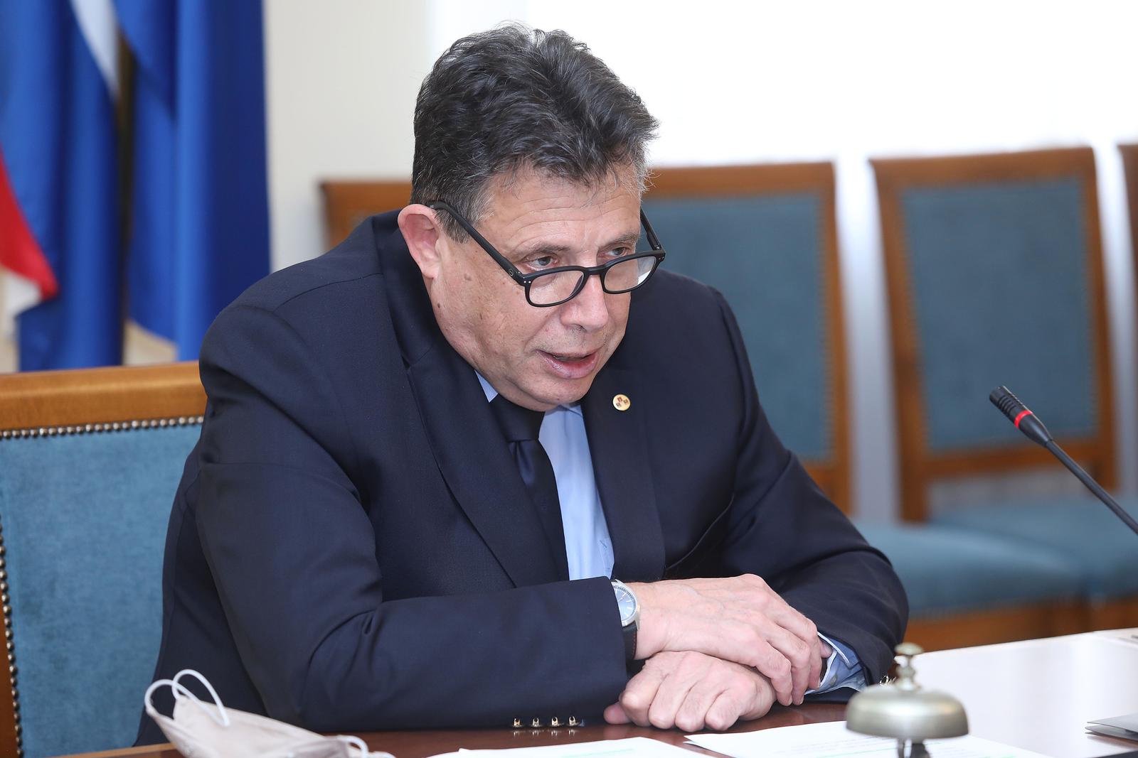 30.04.2021., Zagreb - Drzavno izborno povjerenstvo (DIP) odrzalo je u Saboru konferenciju za medije o zavrsetku roka za kandidiranje, objavi pravovaljanih lista i kandidatura, organizaciji glasanja u Sisacko moslavackoj zupaniji te nadzoru financiranja izborne promidzbe. Predsjednik DIP-a DJuro Sessa Photo: Patrik Macek/PIXSELL