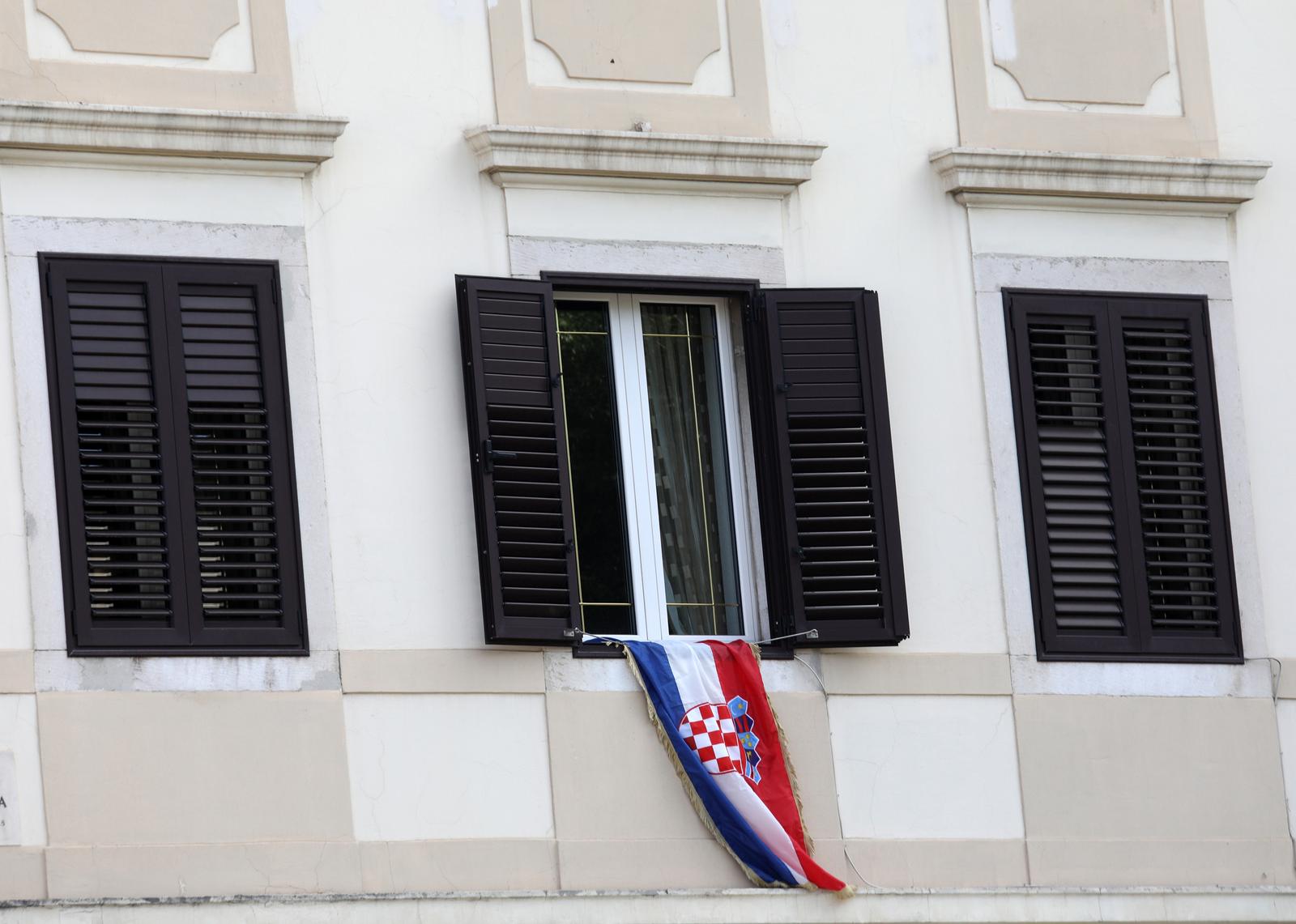 30.05.2022., Sibenik - Objesene trobojnice povodom obiljezavanja Dana drzavnosti.

 Photo: Dusko Jaramaz/PIXSELL