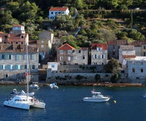 29.08.2021., Vis - Pogled na grad Vis sa mora. Photo: Kristina Stedul Fabac/PIXSELL