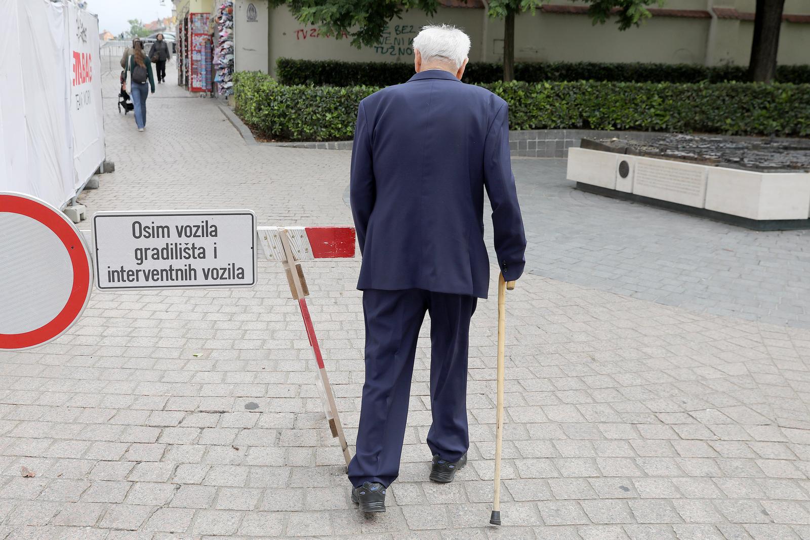 31.05.2022., Zagreb - Umirovljenici, koji su skupina gradjana najugozenija svakodnevnim poskupljenjima sve teze cekaju povecanje mirovina koje bi im trebalo omoguci prezivljavanje. Photo: Patrik Macek/PIXSELL