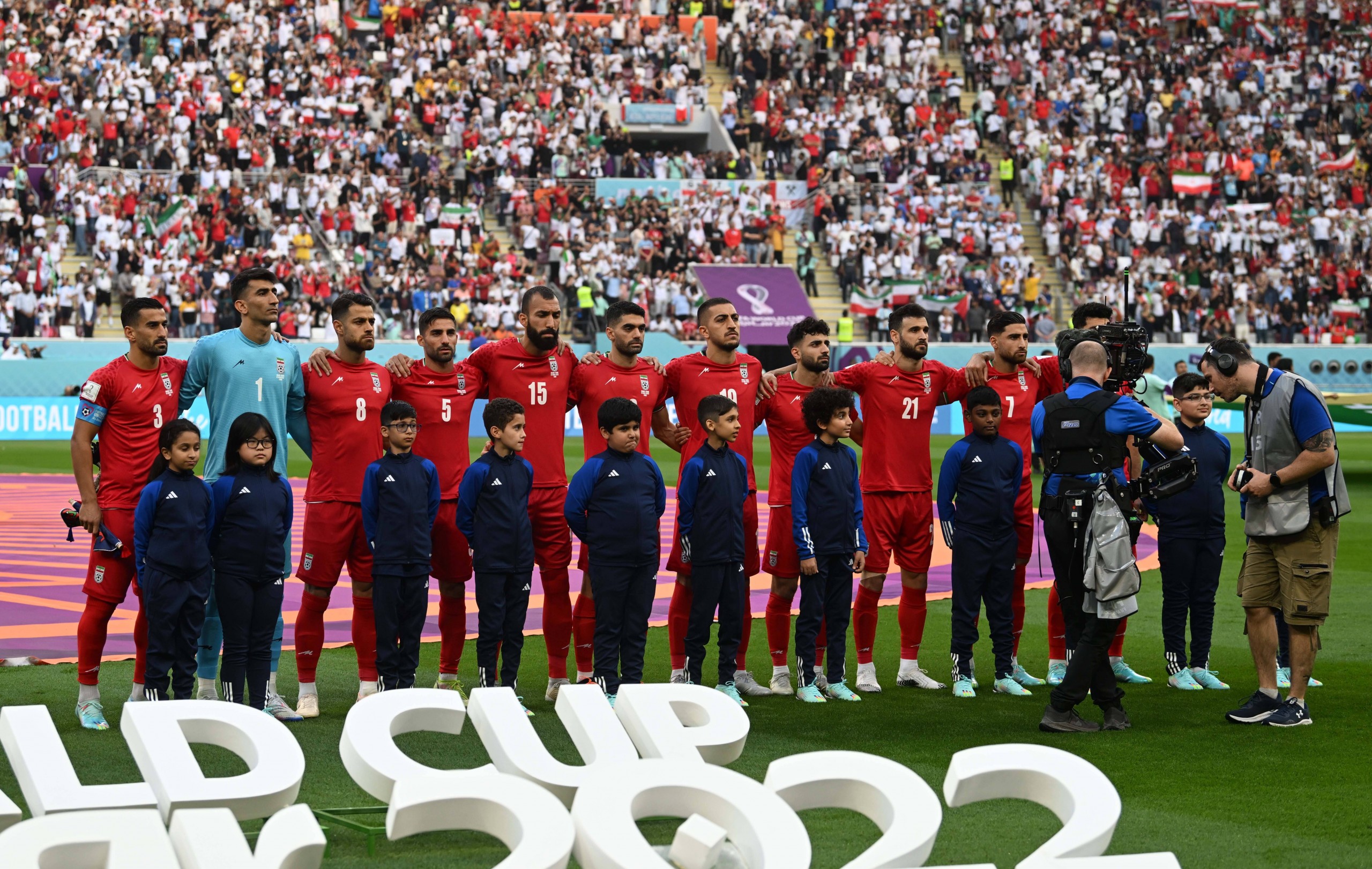 Fussball, Herren, Saison 2022/23, WM in Katar, Gruppe B 1. Spieltag, England - Iran im Khalifa International Stadium in Ar-Rayyan, die Spieler des Iran singen aus Protest die eigenen Hymne nicht mit, 21.11. 2022, *** Football, men, 2022 23 season, World Cup in Qatar, Group B 1 matchday , England Iran at Khalifa International Stadium in Ar Rayyan, Iran players do not sing along with their own anthem in protest, 21 11 2022, Copyright: xMatthiasxKochx