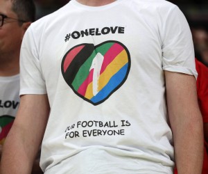 Sport Bilder des Tages 23rd November 2022 Ahmed bin Ali Stadium, Al Rayyan, Qatar FIFA World Cup, WM, Weltmeisterschaft, Fussball Football, Belgium versus Canada Belgium fan wearing a One Love Rainbow Heart t-shirt inside Ahmed bin Ali Stadium PUBLICATIONxNOTxINxUK ActionPlus12452080 JohnxPatrickxFletcher