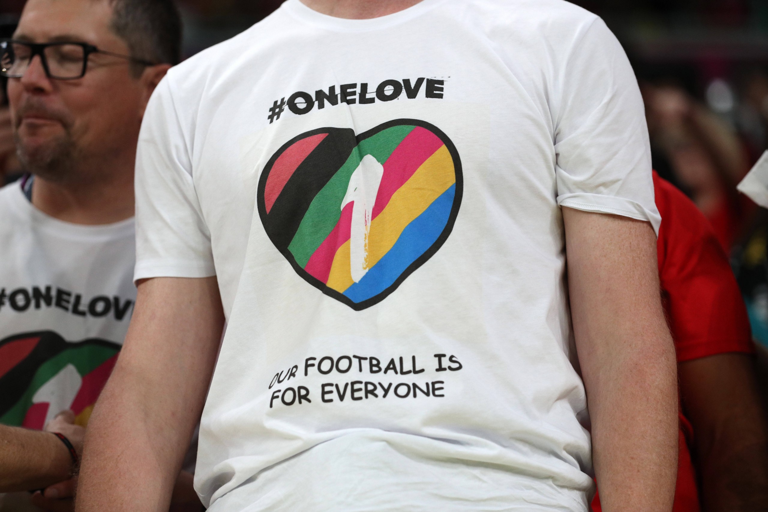Sport Bilder des Tages 23rd November 2022 Ahmed bin Ali Stadium, Al Rayyan, Qatar FIFA World Cup, WM, Weltmeisterschaft, Fussball Football, Belgium versus Canada Belgium fan wearing a One Love Rainbow Heart t-shirt inside Ahmed bin Ali Stadium PUBLICATIONxNOTxINxUK ActionPlus12452080 JohnxPatrickxFletcher