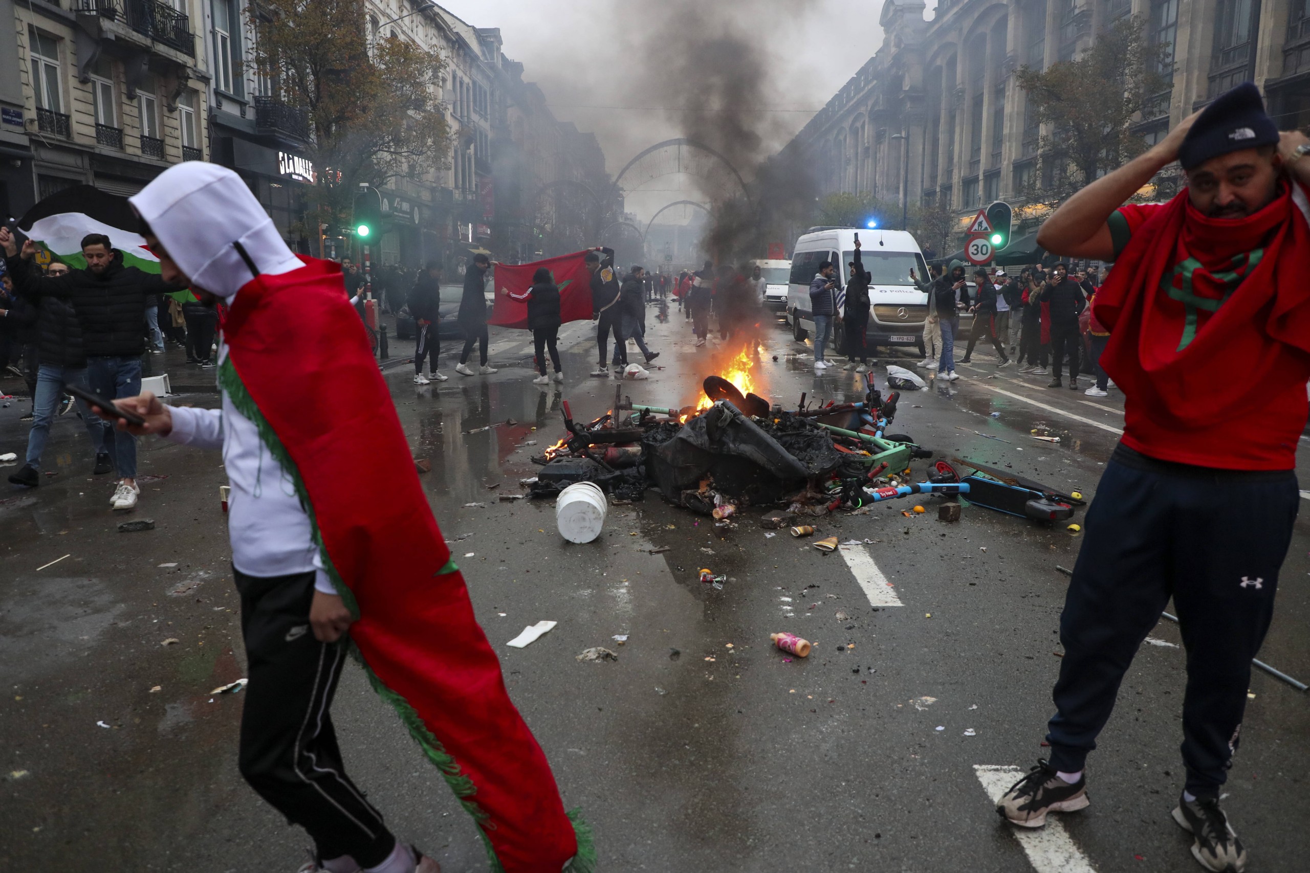 Illustration picture shows incidents during the celebrations of Moroccan supporters and police forces present in the center of Brussels, during a soccer game between Belgium s national team, Nationalteam the Red Devils and Morocco, in Group F of the FIFA 2022 World Cup, on Sunday 27 November 2022. NICOLASxMAETERLINCK PUBLICATIONxNOTxINxBELxFRAxNED x54153232x