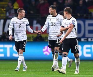 Fußball EM-Qualifikation Deutschland - Nordirland am 19.11.2019 in der Commerzbank-Arena in Frankfurt am Main Torjubel zum 2:1 durch Leon Goretzka  Deutschland , mitte - Toni Kroos  Deutschland , links - Joshua Kimmich  Deutschland , rechts DFB regulations prohibit any use of photographs as image sequences and/or quasi-video. *** Football European Championship qualification Germany Northern Ireland on 19 11 2019 in the Commerzbank Arena in Frankfurt am Main Goal celebration to the 2 1 by Leon Goretzka Germany , middle Toni Kroos Germany , left Joshua Kimmich Germany , right DFB regulations prohibit any use of photographs as image sequences and or quasi video xRx