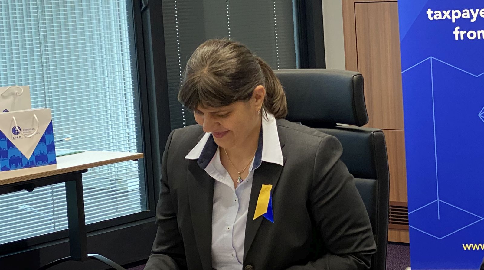 Luksemburg, 13.10.2022. - Hrvatski ministar unutarnjih poslova Davor Božinović i glavna europska tužiteljica Laura Codruţa Koevesi potpisali su u četvrtak u Luksemburgu dogovor čime RH i EPPO jačaju suradnju koja je do sada rezultirala otkrivanjem kaznenih djela na štetu financijskih interesa EU-a i njihovih počinitelja. foto HINA/ MUP RH/ ml
