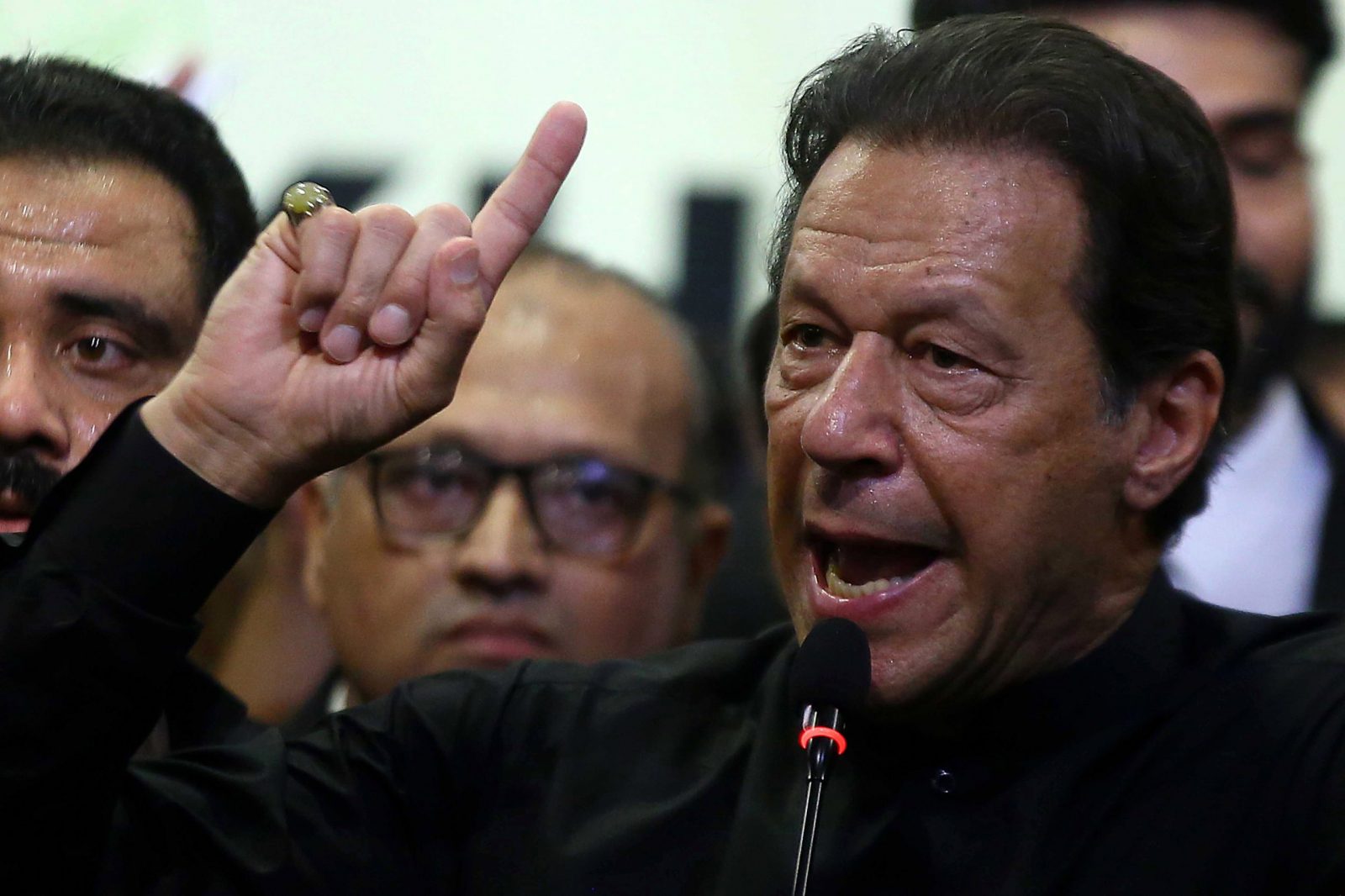 epa10243483 Imran Khan, former Prime Minister and head of the opposition political party Pakistan Tehrik-e-Insaf, speaks during an event of Karachi Bar Association in Karachi, Pakistan, 14 October 2022. Imran Khan asked his followers to prepare for a sit-in demonstration in the capital against the government of Prime Minister Shehbaz Sharif as he demands fresh general elections in the country.  EPA/SHAHZAIB AKBER