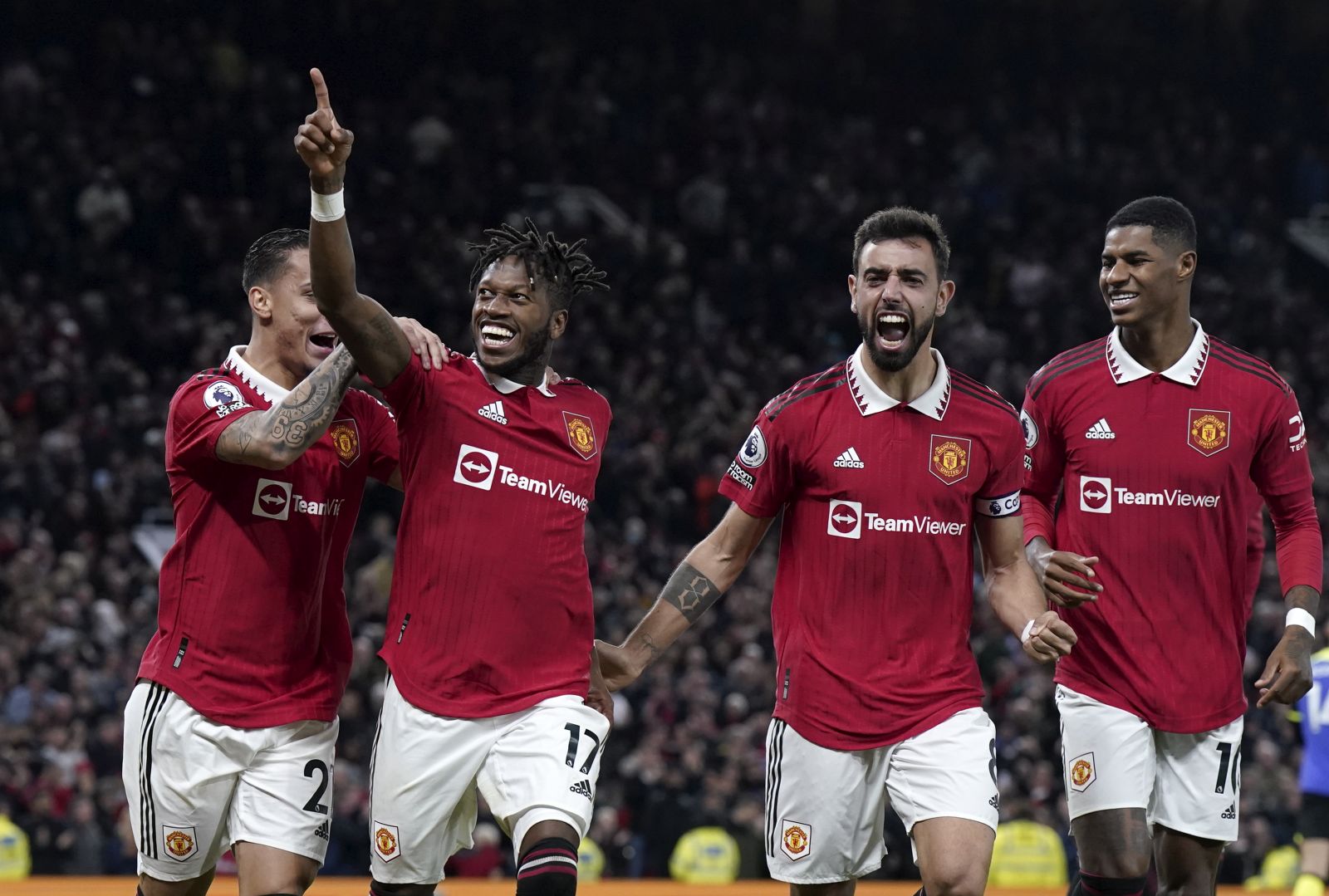 epa10253328 Fred (2-L) of Manchester United celebrates with teammates Antony (L), Bruno Fernandes (2-R) and Marcus Rashford (R) after scoring the 1-0 lead during the English Premier League soccer match between Manchester United and Tottenham Hotspur in Manchester, Britain, 19 October 2022.  EPA/Andrew Yates EDITORIAL USE ONLY. No use with unauthorized audio, video, data, fixture lists, club/league logos or 'live' services. Online in-match use limited to 120 images, no video emulation. No use in betting, games or single club/league/player publications