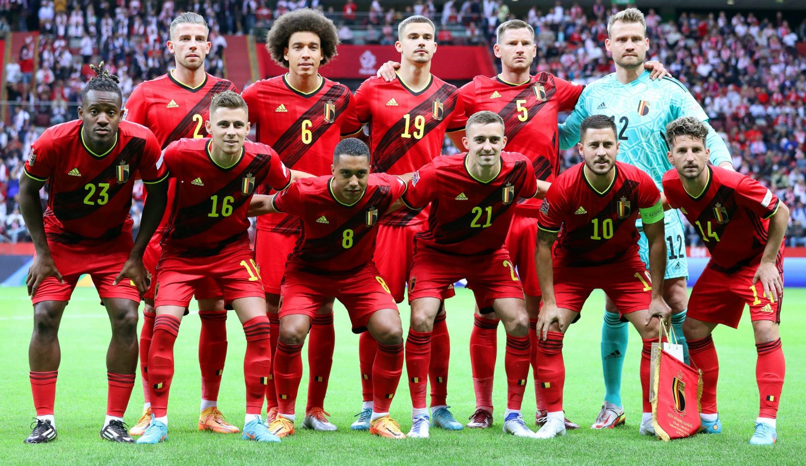 epa10254000 Players of Belgium line up for the UEFA Nations League soccer match between Poland and Belgium in Warsaw, Poland, 14 June 2022. Back from L: Toby Alderweireld, Axel Witsel, Leander Dendoncker, Jan Vertonghen, Simon Mignolet. Front from L: Michy Batshuayi, Thorgan Hazard, Youri Tielemans, Timothy Castagne, Eden Harzard, Dries Mertens.  EPA/Leszek Szymanski POLAND OUT *** Local Caption *** 57748436