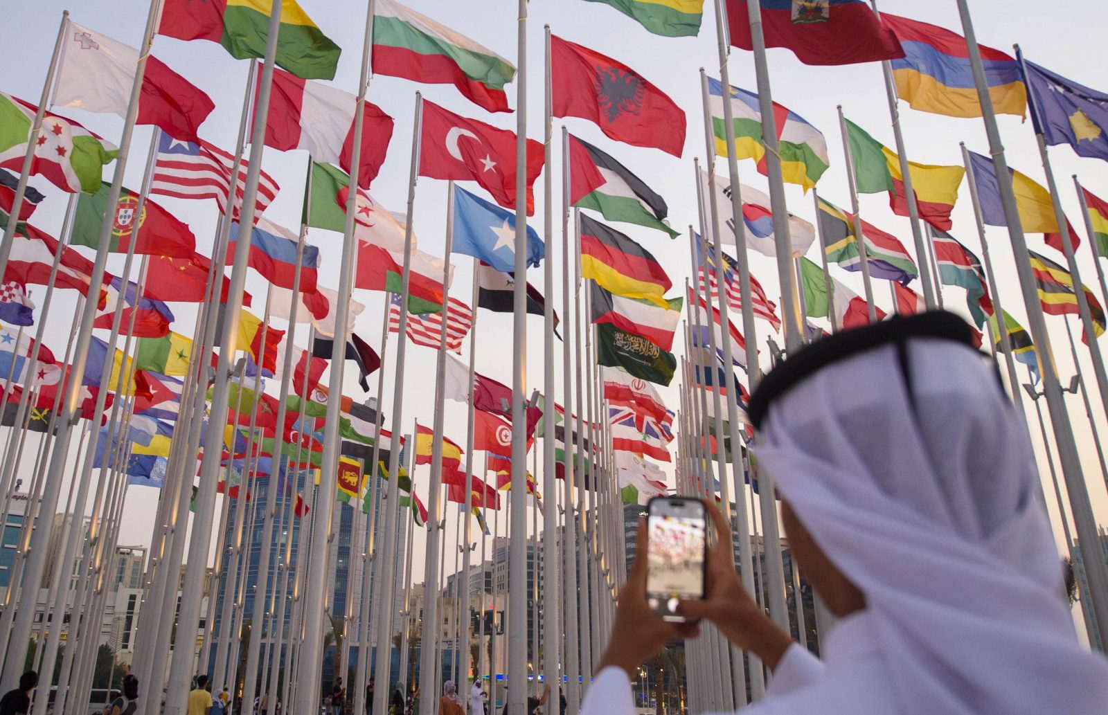 epa10255152 People gather at the new Flag Plaza in Doha, Qatar, 20 October 2022, 30 days to go until the opening ceremony of the FIFA World Cup Qatar 2022 on 20 November 2022.  EPA/NOUSHAD THEKKAYIL