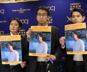 epa10266414 Japanese journalist Yuki Kitazumi (C); Teppei Kasai (R), program officer of Human Rights Watch Asia Division and Myint Swe (L), President of Federation of Workers' Union of Burmese Citizen in Japan, show portraits of Japanese journalist Toru Kubota, who was detained in Myanmar on this July, to appeal for the release of Kubota, at the Foreign Correspondents' Club of Japan (FCCJ) in Tokyo, Japan, 26 October 2022. Kubota was detained on 30 July 2022 in Myanmar while he was filming a demonstration against the government in Yangon. Kubota was sentenced three years in prison for violating an immigration law and additional time for other charges in total of 10 years in prison, by a court in Myanmar. Kitazumi is a freelance journalist who was detained in 2021 in Myanmar, interrogated for spreading 'fake news' but freed after a month.  EPA/KIMIMASA MAYAMA