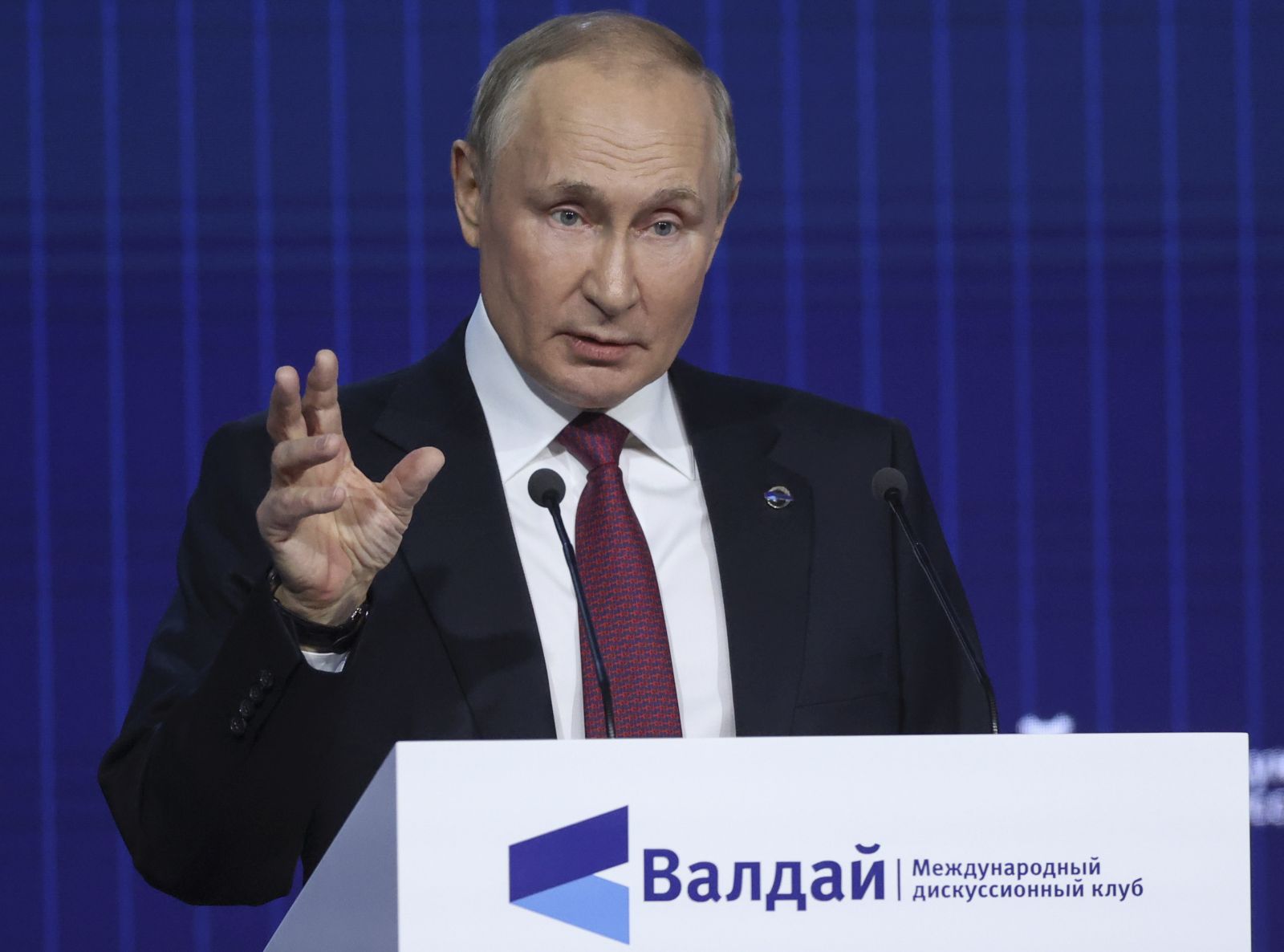 epa10269289 Russia's President Vladimir Putin speaks during the session 'The World after Hegemony: Justice and Security for Everyone' of the Valdai International Discussion Club outside Moscow, Russia, 27 October 2022.  EPA/SERGEI KARPUKHIN/SPUTNIK/KREMLIN POOL MANDATORY CREDIT