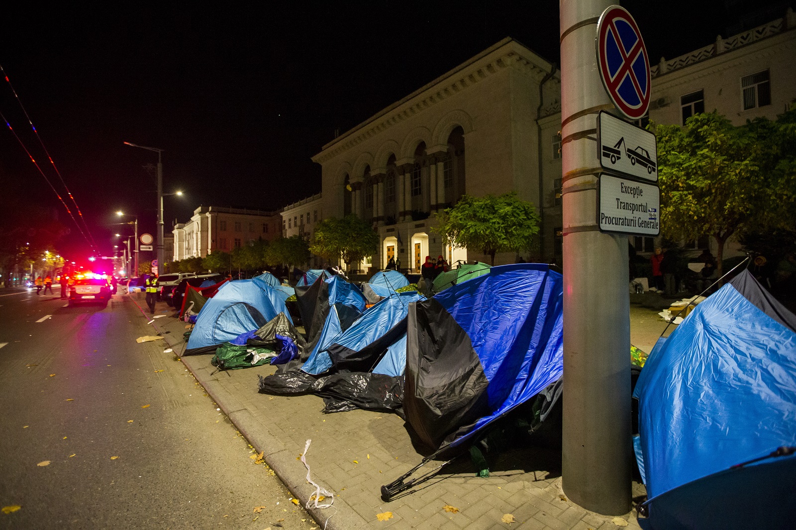 epa10270658 Tents in front of the General Prosecutor's building, pictured after clashes between police and supporters of the Shor political party, who were trying to install tents to block the main street in front of General Prosecutor's building during a protest in Chisinau, Moldova, 28 October 2022. Protesters in Chisinau continue to protest against the government and president Sandu asking for their demission and accusing them of incompetence and being responsible for an inefficient economy, inflation and a rapid increase of prices.  EPA/DUMITRU DORU