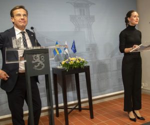epa10271407 Finland's Prime Minister Sanna Marin (R) during her meeting with the Prime Minister of Sweden Ulf Kristersson (L) at the Prime Minister's House in Helsinki, Finland, 28 October 2022.  EPA/MAURI RATILAINEN