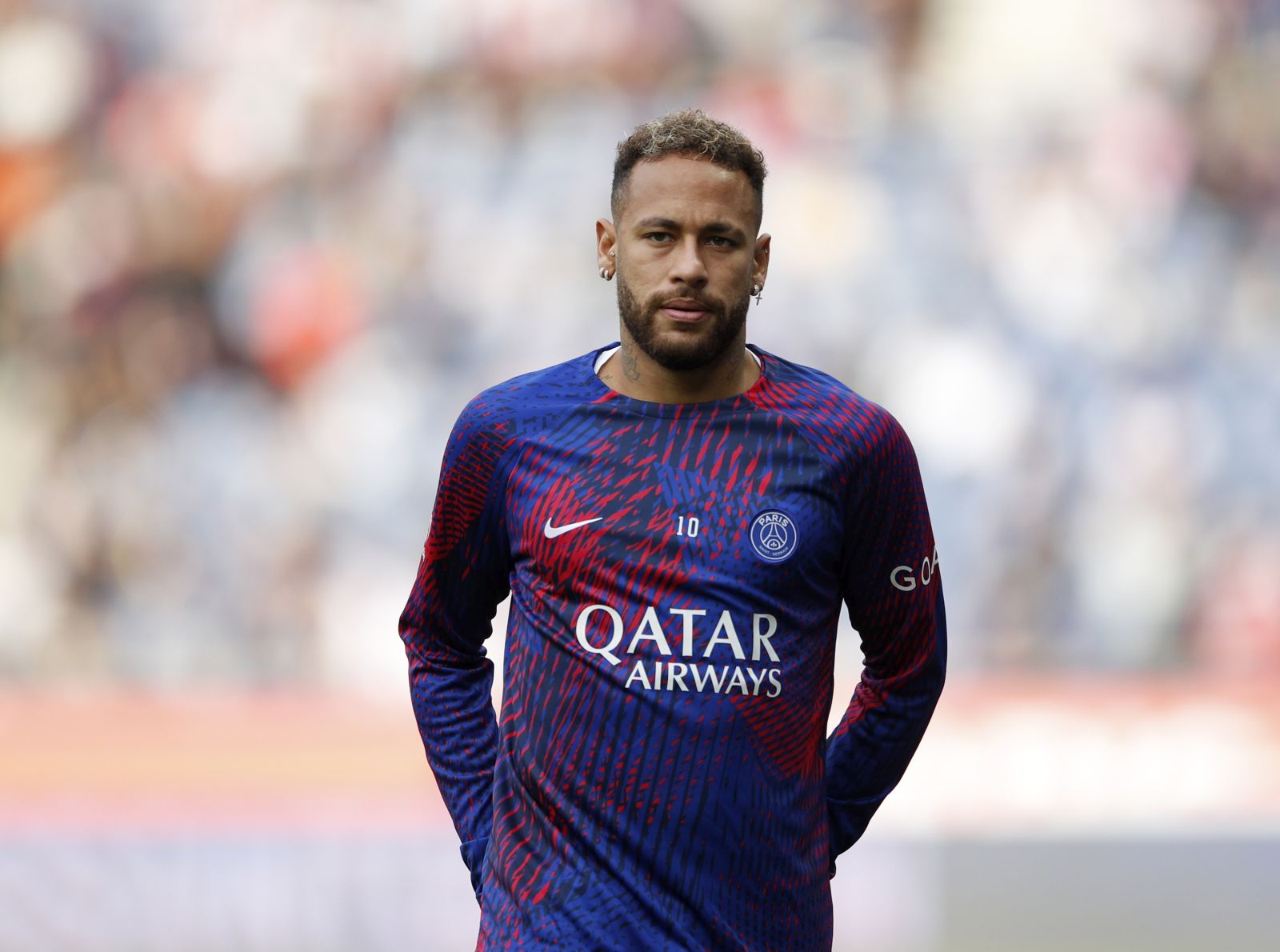 epa10273223 Paris Saint Germain's Neymar Jr warms up prior to the French Ligue 1 soccer match between PSG and Troyes, in Paris, France, 29 October 2022.  EPA/YOAN VALAT