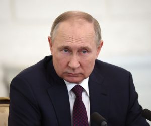 epa10277619 Russian President Vladimir Putin speaks to the media after trilateral talks of leaders of Russia, Armenia and Azerbaijan in the Black sea resort of Sochi, Russia, 31 October 2022.  EPA/SERGEJ BOBYLEV / KREMLIN POOL / SPUTNIK MANDATORY CREDIT