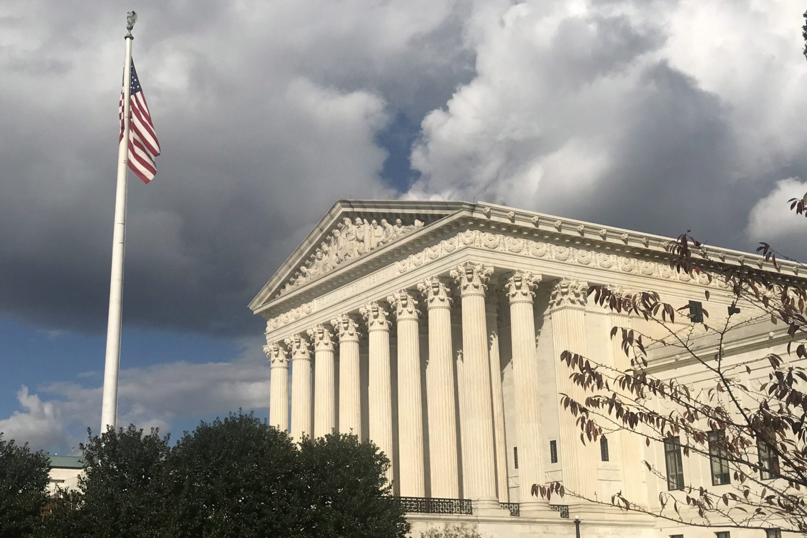 epa10279833 The United States Supreme Court building in Washington, DC, USA, 01 November 2022. The Supreme Court has granted a temporary administrative stay preventing the release of tax returns of former US President Donald J. Trump that were sought by the House Ways and Means Committee.  EPA/MICHAEL REYNOLDS