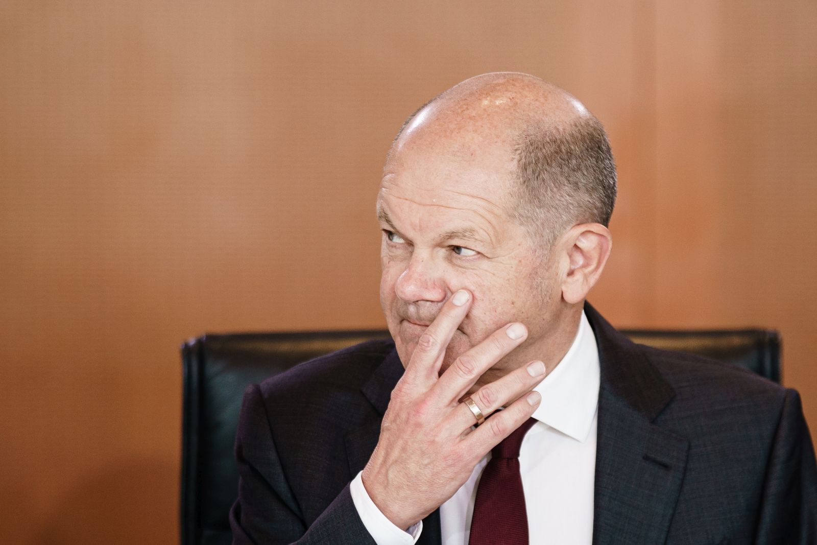 epa10281050 German Chancellor Olaf Scholz attends the weekly meeting of the German Federal cabinet at the Chancellery in Berlin, Germany, 02 November 2022. The cabinet is about to discuss, among other topics, the formulation aid for an amendment by the coalition factions on emergency aid for consumers of natural gas, district heating and electricity.  EPA/CLEMENS BILAN