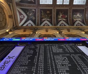 epa10283101 Screens show the Ibex 35 evolution and other stock information at Madrid's Stock Exchange in Madrid, Spain, 03 November 2022. The IBEX 35, the main Spanish selective index, fell 1.04 percent at the opening of trading session, affected by the message sent by the U.S. Federal Reserve (Fed), which warned that the ceiling that interest rates may reach will be higher than expected.  EPA/ALTEA TEJIDO