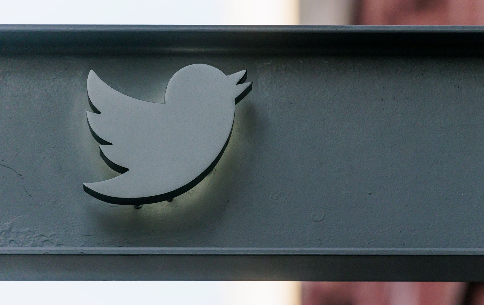 epa10286302 Signage at the Twitter offices in New York, New York, USA, 04 November 2022. The company is reportedly laying off closer to half of its employees as part of change in corporate strategy related to Elon Musk's purchase of the company on 27 October 2022.  EPA/JUSTIN LANE
